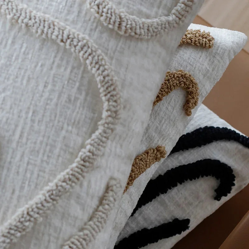Capa de Almofada Decorativa Boho 45x45 cm em Chenille Macio com Linhas Geométricas – 3 Cores para Sofá e Sala de Estar