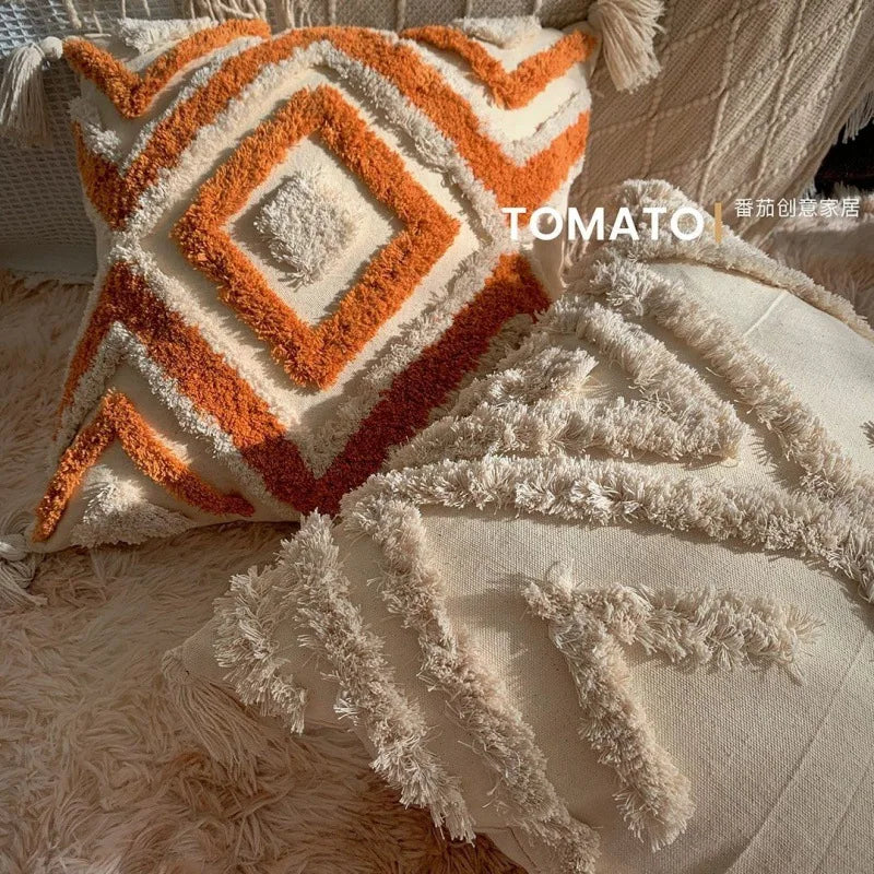 Capa de Almofada Boho Geométrica Bordada com Pompom – Decoração Personalizada para Sofá e Sala de Estar