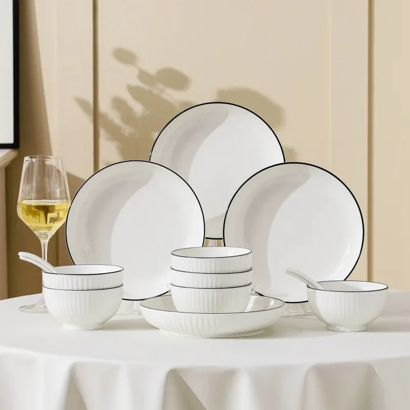 Conjunto de Jantar em Cerâmica – Tigela, Prato e Colher com Linha Preta Subvidrada | Presente Ideal para Casa